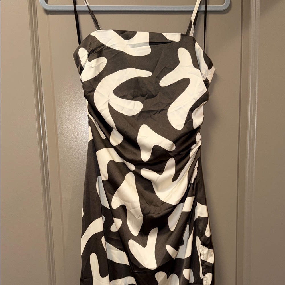 Black & White Abstract Midi Slip Dress - Picture 4 of 11